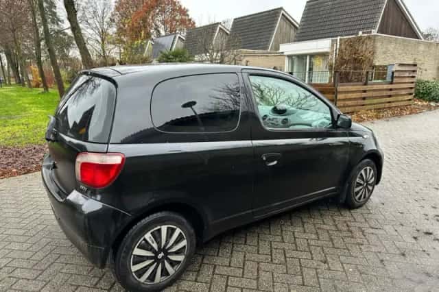 Toyota Yaris (2002) thumbnail 4