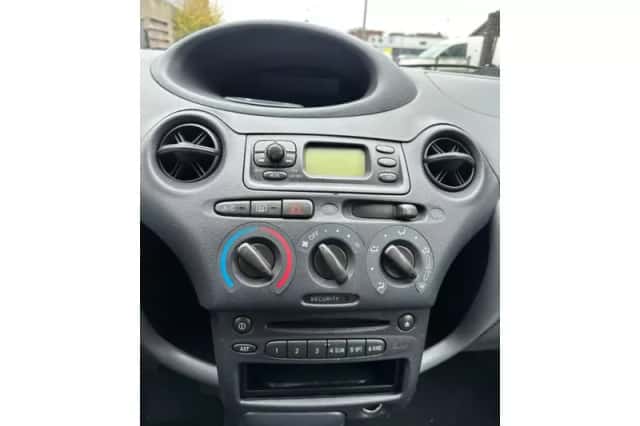 Toyota Yaris (2002) thumbnail 6