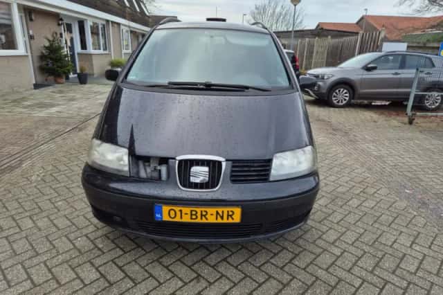 SEAT Alhambra (2004) thumbnail 2