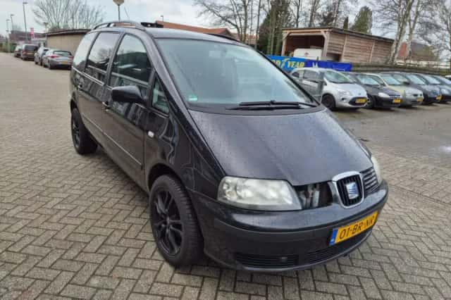 SEAT Alhambra (2004) thumbnail 3