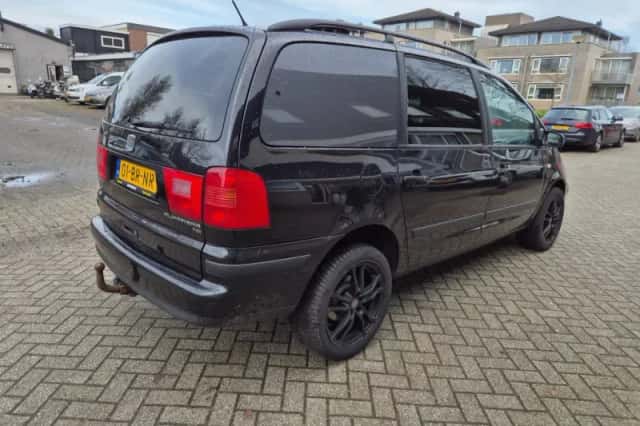 SEAT Alhambra (2004) thumbnail 5