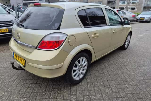 Opel Astra (2005) thumbnail 4