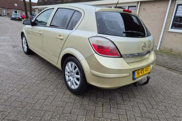 Opel Astra (2005) thumbnail 6