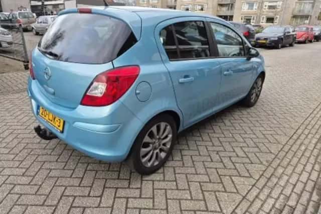 Opel Corsa (2010) thumbnail 4