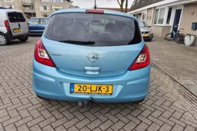 Opel Corsa (2010) thumbnail 5