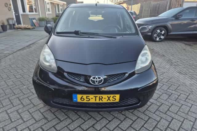 Toyota Aygo (2007) thumbnail 2