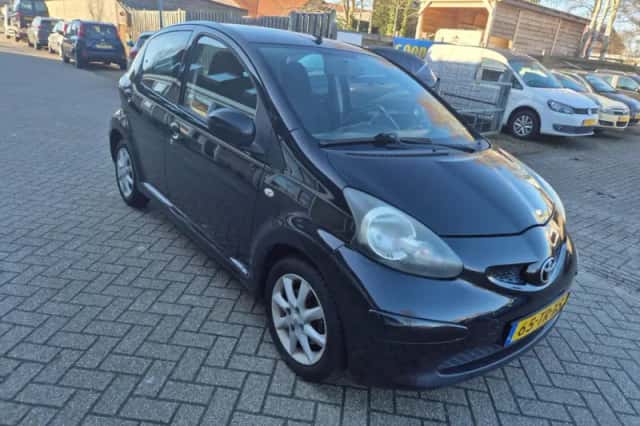 Toyota Aygo (2007) thumbnail 3
