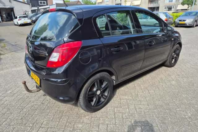 Opel Corsa (2007) thumbnail 4
