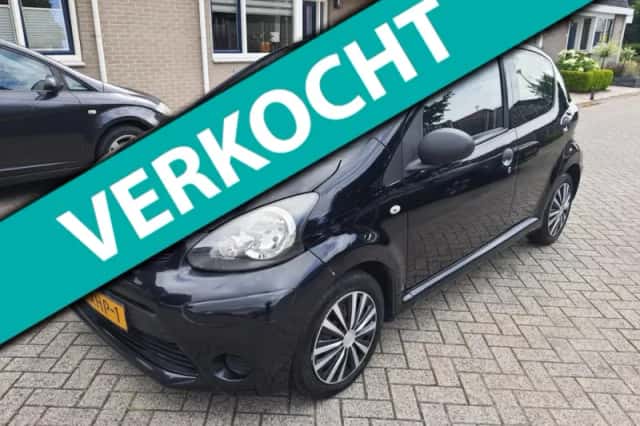 Toyota Aygo (2012) thumbnail 1