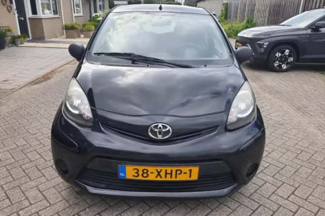 Toyota Aygo (2012) thumbnail 2
