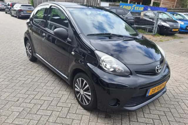 Toyota Aygo (2012) thumbnail 3