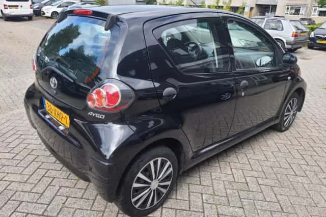 Toyota Aygo (2012) thumbnail 4
