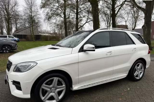 Mercedes-Benz M-Klasse (2015) thumbnail 1