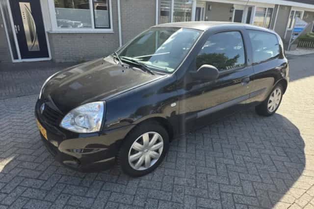 Renault Clio (2012) thumbnail 1