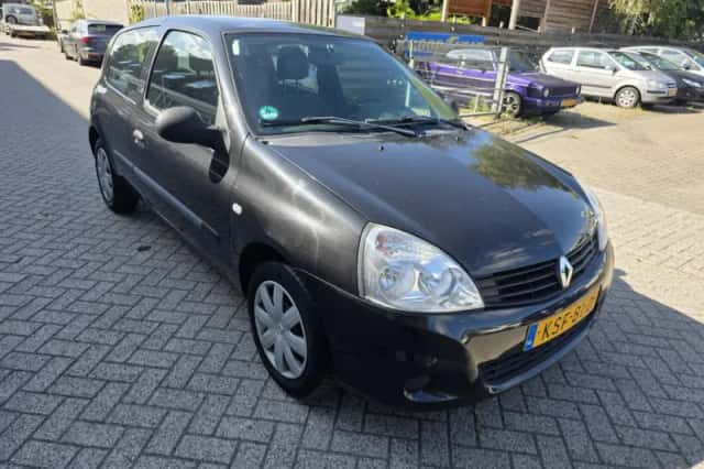 Renault Clio (2012) thumbnail 3
