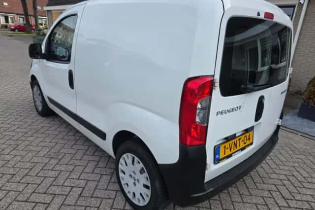 Peugeot Bipper (2011) thumbnail 6
