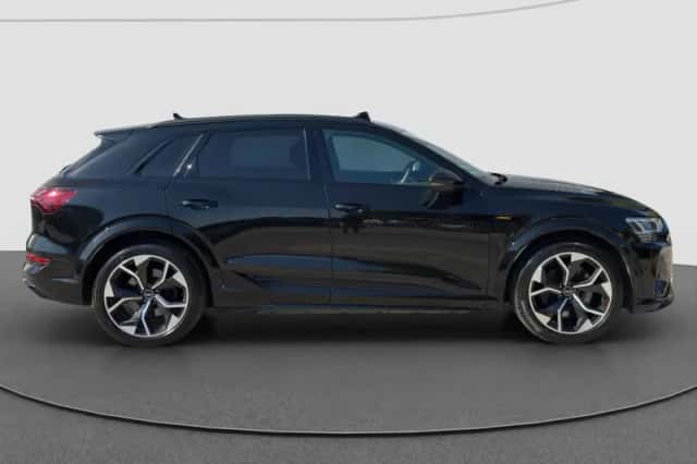 Audi e-tron (2023) thumbnail 2