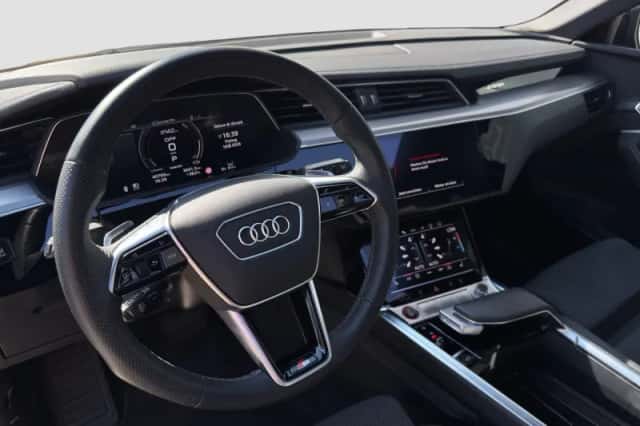 Audi e-tron (2023) thumbnail 4