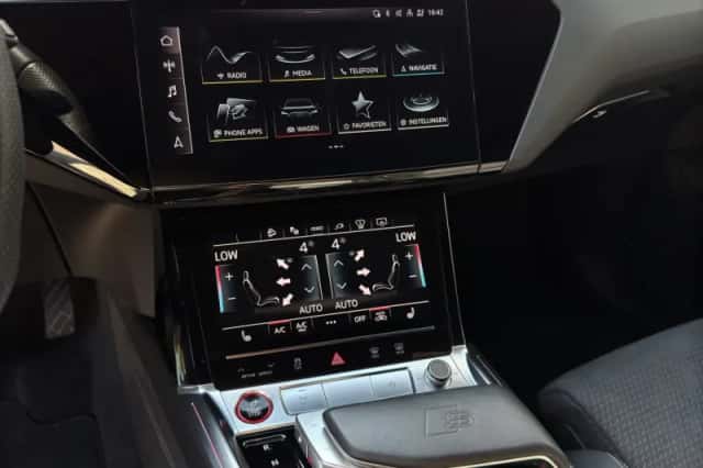 Audi e-tron (2023) thumbnail 5