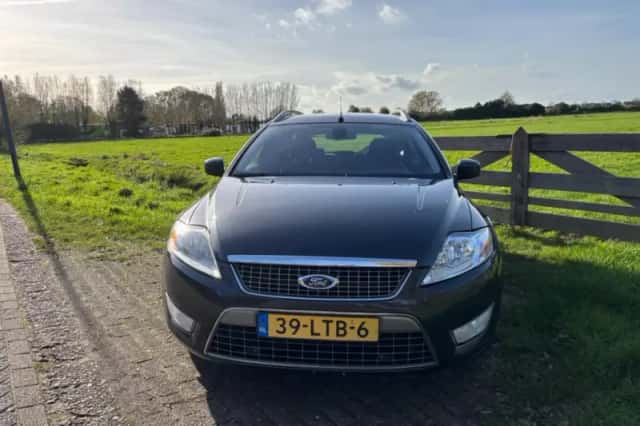 Ford Mondeo (2010) thumbnail 2