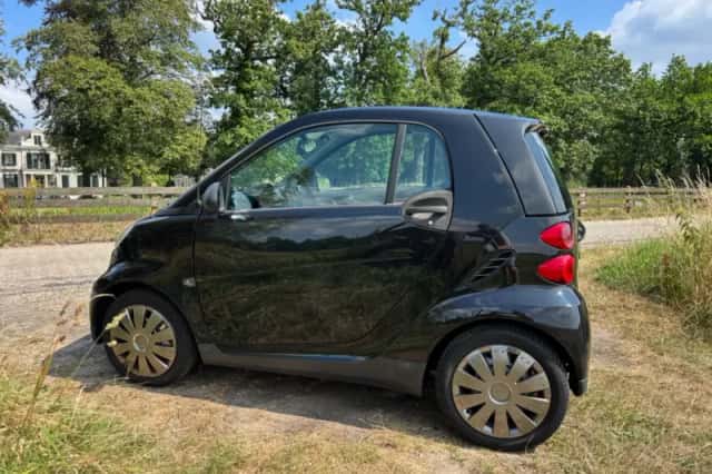 Smart ForTwo (2011) thumbnail 4