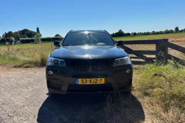 BMW X3 (2012) thumbnail 2