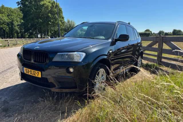 BMW X3 (2012) thumbnail 3