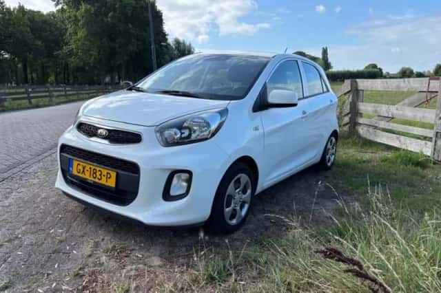 Kia Picanto (2015) thumbnail 3