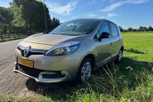 Renault Scénic (2015) thumbnail 2