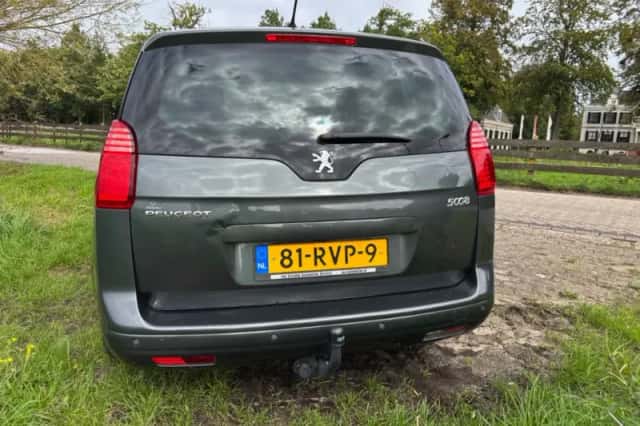 Peugeot 5008 (2011) thumbnail 5