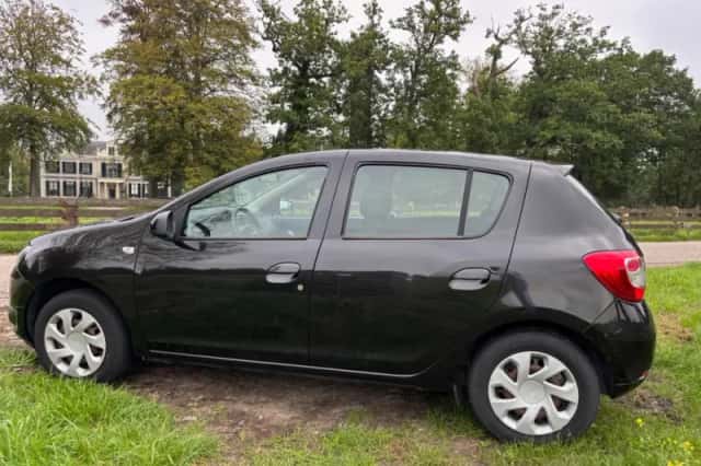 Dacia Sandero (2014) thumbnail 4