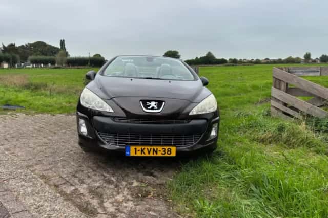 Peugeot 308 (2011) thumbnail 2
