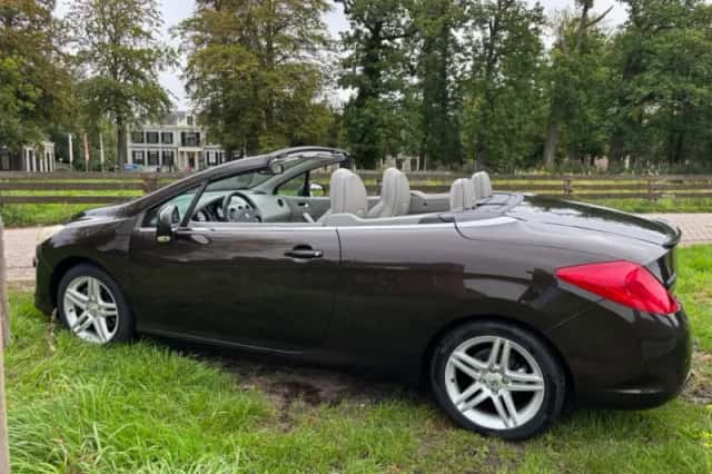 Peugeot 308 (2011) thumbnail 4