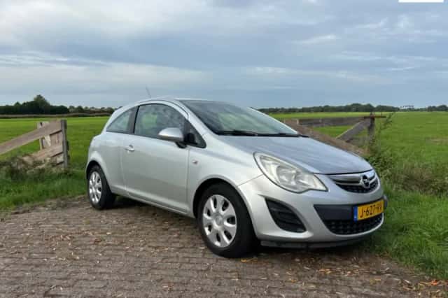 Opel Corsa (2012) thumbnail 1