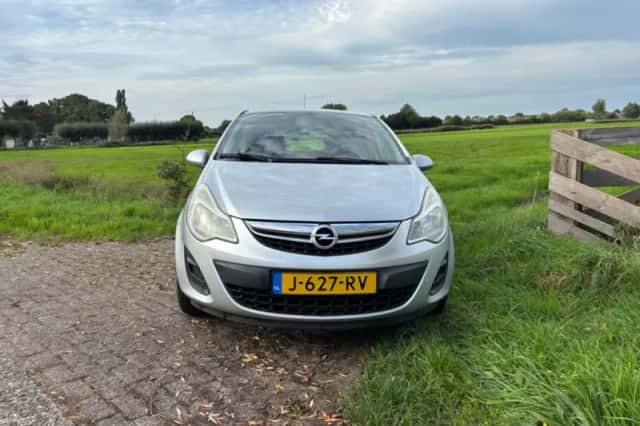 Opel Corsa (2012) thumbnail 2