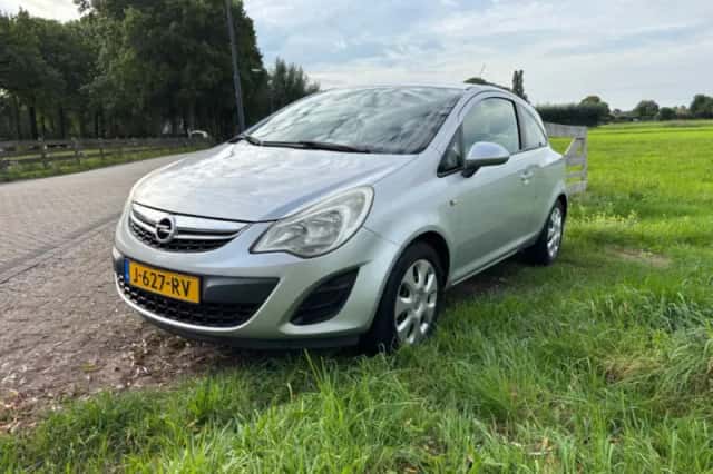 Opel Corsa (2012) thumbnail 3