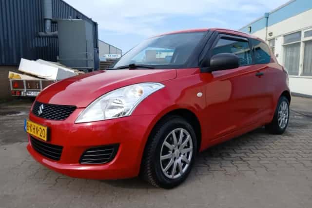 Suzuki Swift (2013) thumbnail 2
