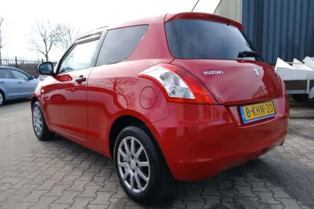 Suzuki Swift (2013) thumbnail 3