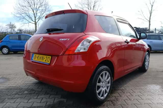 Suzuki Swift (2013) thumbnail 4