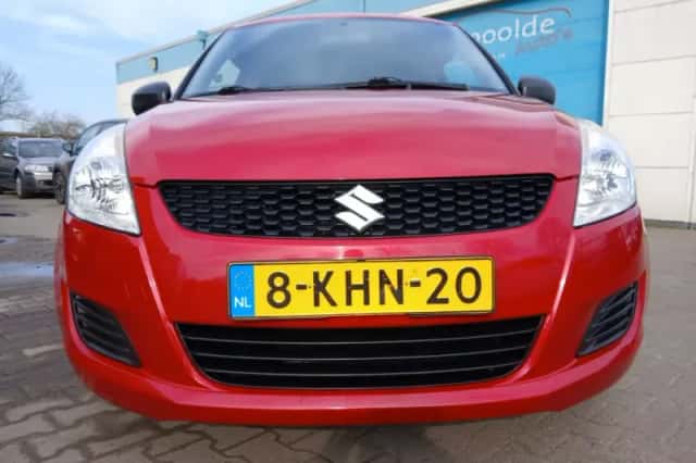 Suzuki Swift (2013) thumbnail 5