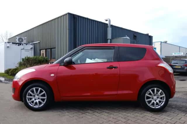 Suzuki Swift (2013) thumbnail 6