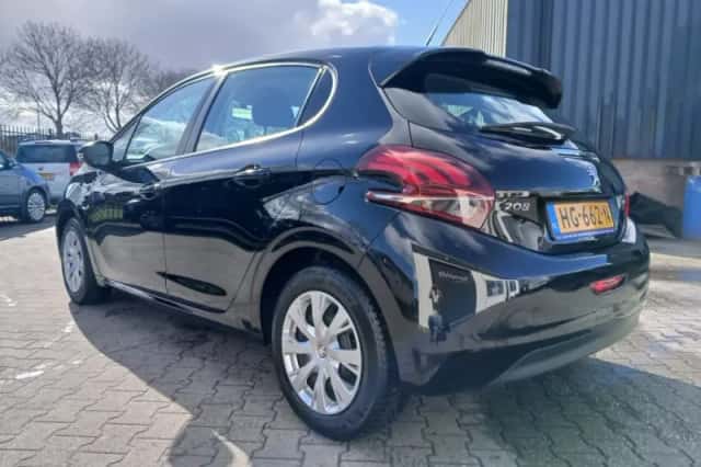 Peugeot 208 (2015) thumbnail 3