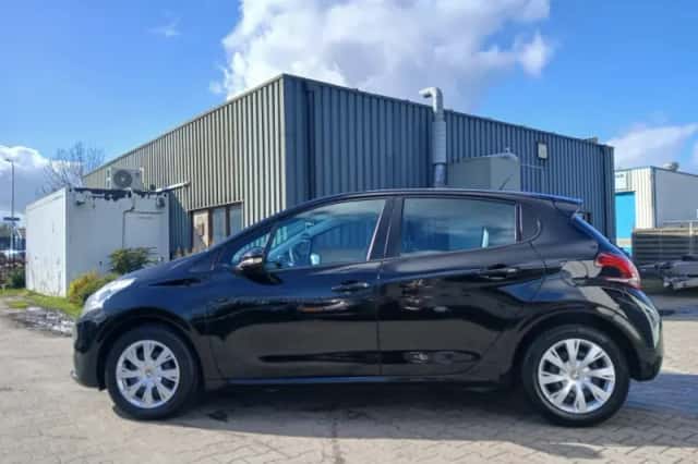 Peugeot 208 (2015) thumbnail 6