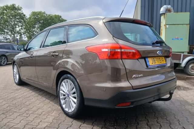 Ford Focus (2016) thumbnail 3