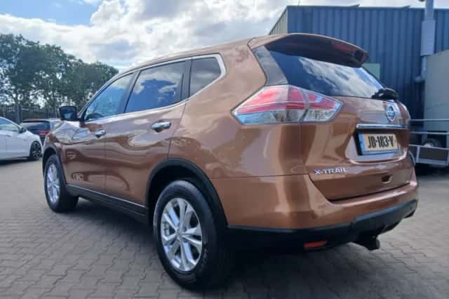 Nissan X-Trail (2016) thumbnail 3