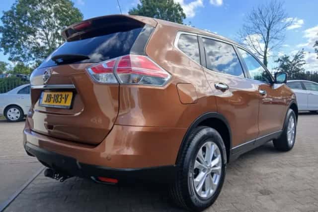 Nissan X-Trail (2016) thumbnail 4