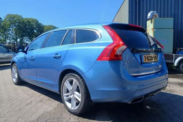 Volvo V60 (2013) thumbnail 3