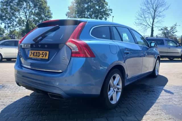 Volvo V60 (2013) thumbnail 4