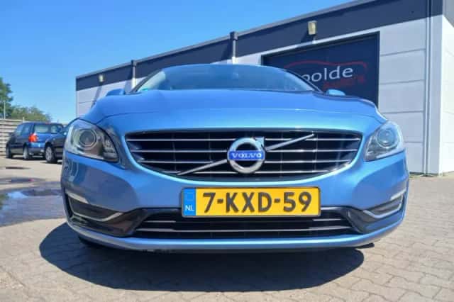 Volvo V60 (2013) thumbnail 5
