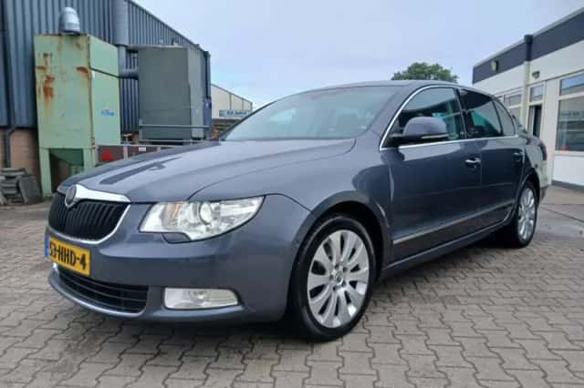 Škoda Superb (2008) thumbnail 2